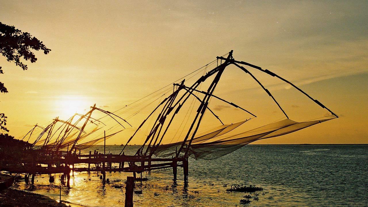 This book explores the connection between Kochi and Mumbai