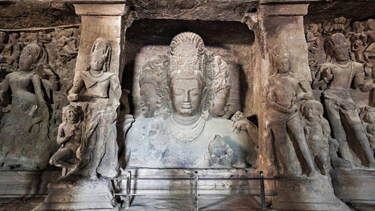 Elephanta Caves 
Couples looking for serenity will love Elephanta Caves. The scenic ferry ride, ancient temple carvings, and peaceful surroundings make for a romantic day trip. (Pic/iStock)