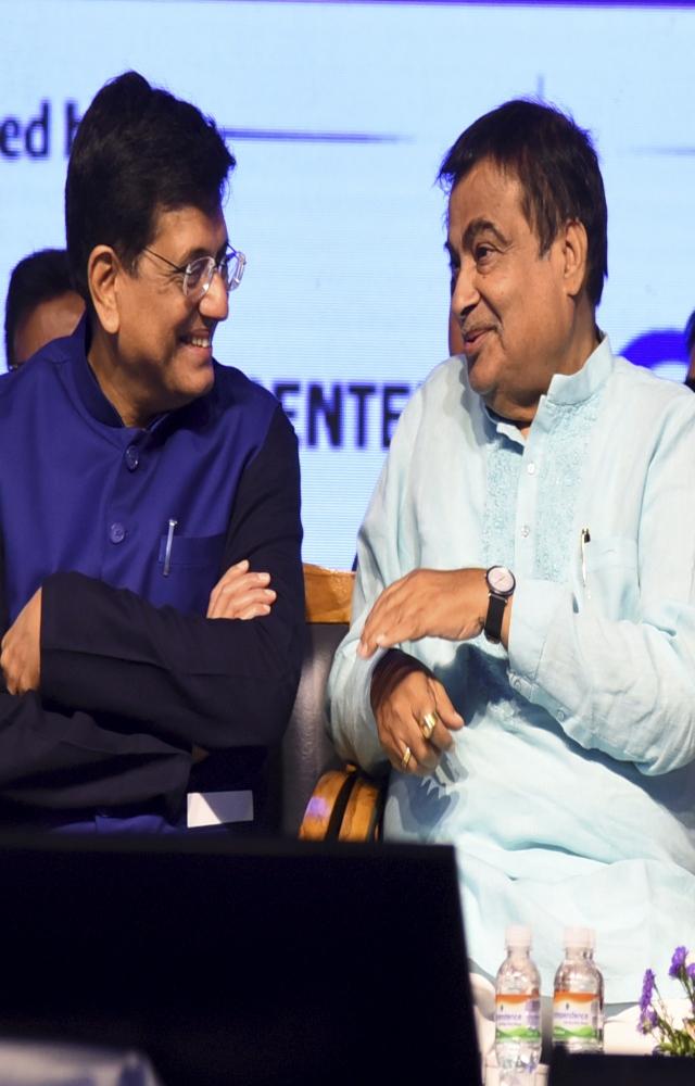 Fadnavis requested Gadkari to organise a business conclave in Vidarbha dedicated to tourism to showcase the opportunities and possibilities in the field
