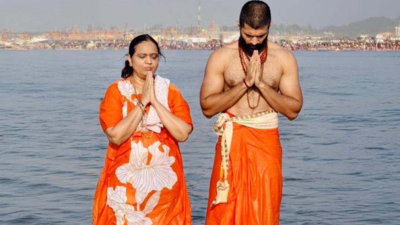 Vijay Deverakonda and his mother have also sought blessings by taking a holy dip in the Sangam River. The Arjun Reddy star was spotted at the Triveni Sangam on Sunday afternoon. Read More