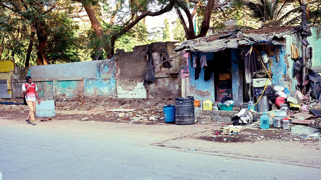 Slum near Balaram Khedekar Marg in Wadala where the accident happened on Sunday. Pic/Kirti Surve Parade