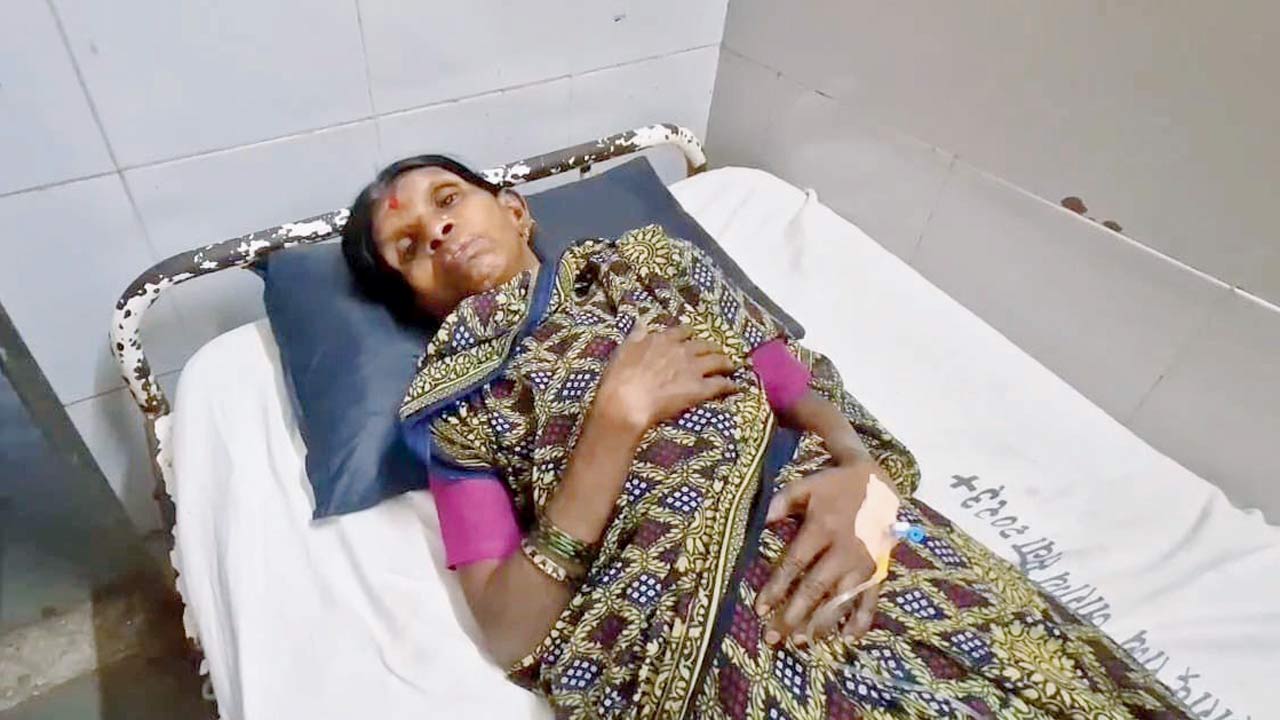 Ranjana Sonawane, who was bitten on her leg and is undergoing treatment at the Ulhasnagar Central Hospital