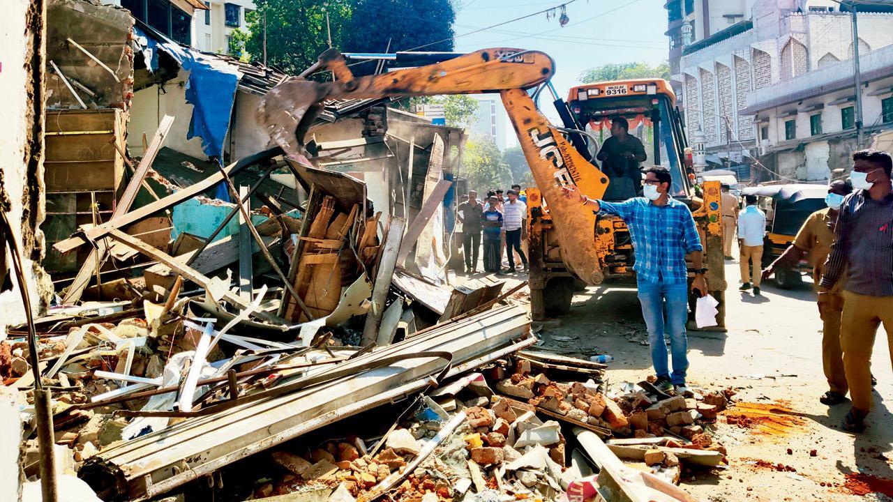 BMC clears encroachments on S V Rd for widening work; to provide alternative space for eligible structures