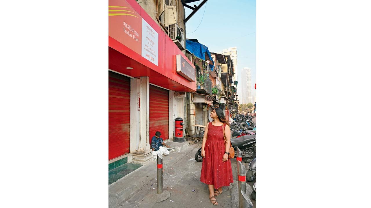 It was on a walking tour that Pooja Barge learnt that the Kamathipura post office is among 260 all-women post offices across the country. Pic/Anurag Ahire