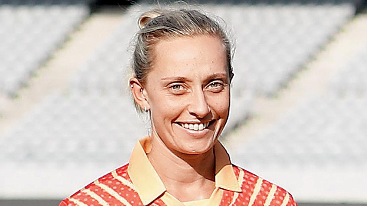 Gardner, Mooney fifties carry Gujarat to 201/5 vs RCB