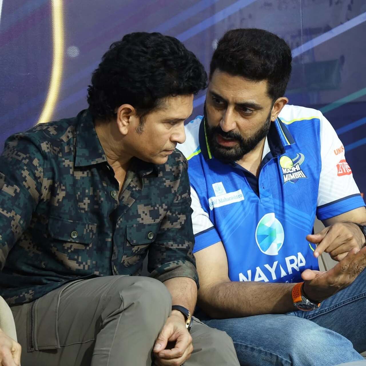 Abhishek Bachchan in a serious discussion with the God of cricket himself, Sachin Tendulkar