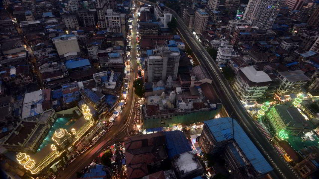 Mohammed Ali Road
This iconic road, famous for its rich cultural and culinary history, runs alongside the bustling JJ Flyover, connecting two major parts of the city. (Location: Rapid Heights)