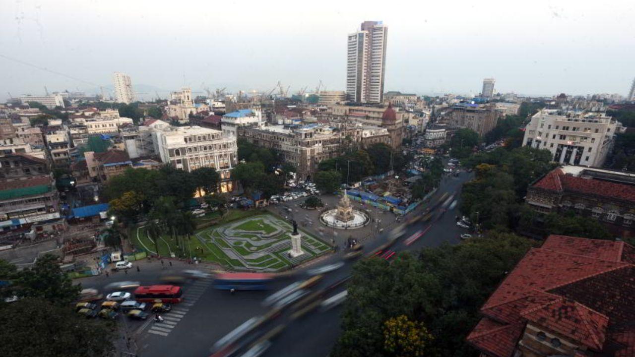 Flora Fountain & Hutatma Chowk 
A testament to colonial architecture, Flora Fountain is located in the heart of South Mumbai. This bustling square is also home to the famous VSNL building, a key landmark. (Location: VSNL Building)
