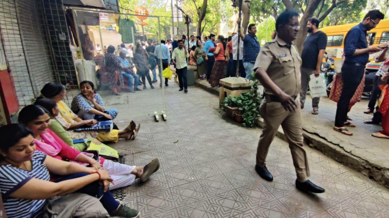 A crowd of people were seen outside Mumbai-based New India Co-operative Bank as customers wanted to withdraw their money after the RBI imposition