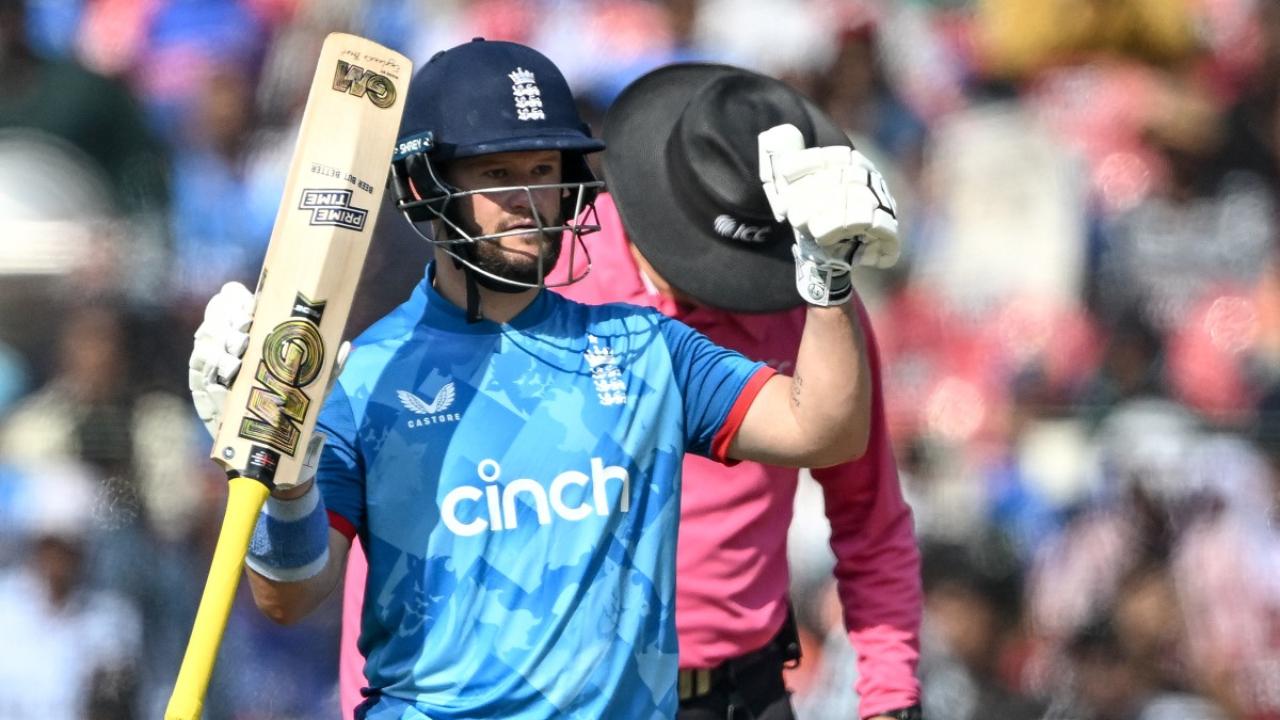 Ben Duckett completed his half-century. His blistering knock saw him hit 65 runs off 56 balls including 10 fours