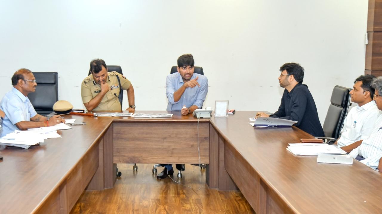 Bangar instructed that important bridge projects, including the Gopal Krishna Gokhale Bridge in Andheri, Vikroli Bridge, and Carnac Bridge, which are being built over railway tracks, should be completed before the onset of the monsoon season and opened for traffic, it said