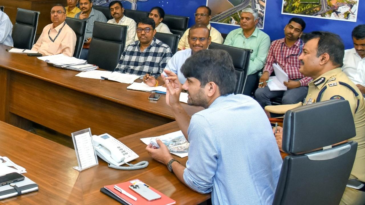 He also stated that these projects must be finished on schedule and that any pending issues should be resolved in a coordinated manner