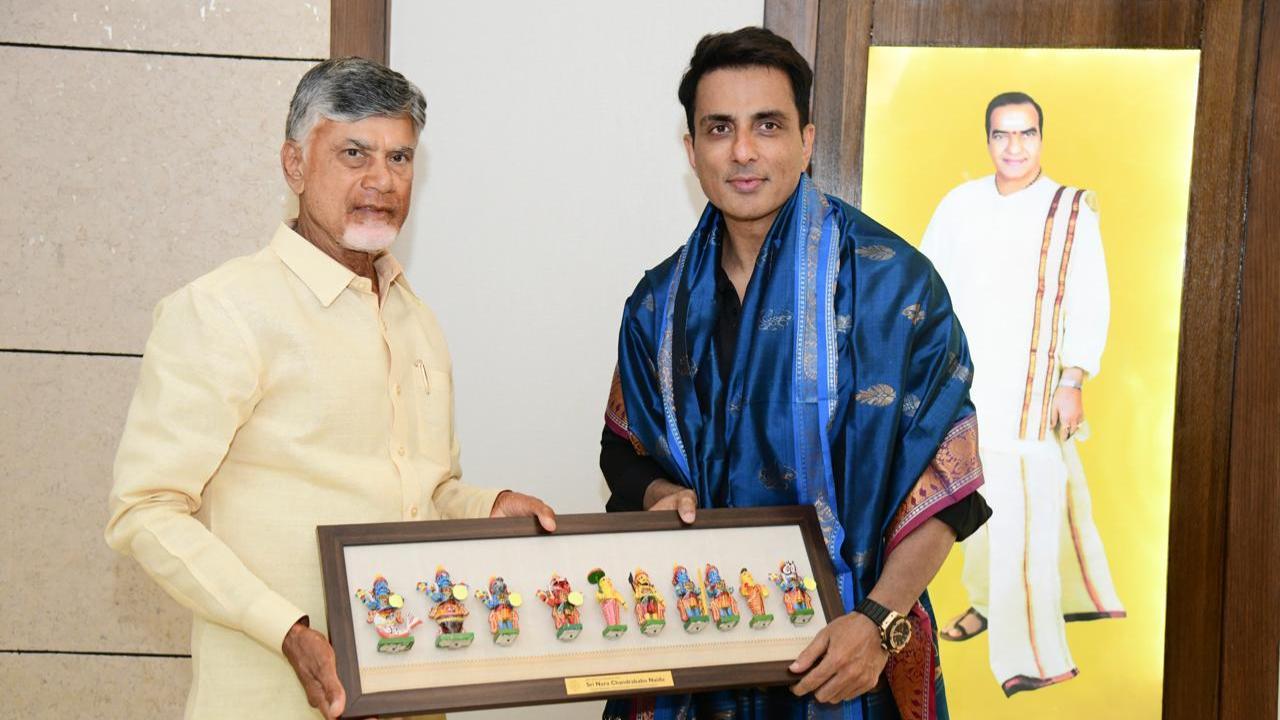 Andhra Pradesh CM felicitates Sonu Sood for donating ambulances