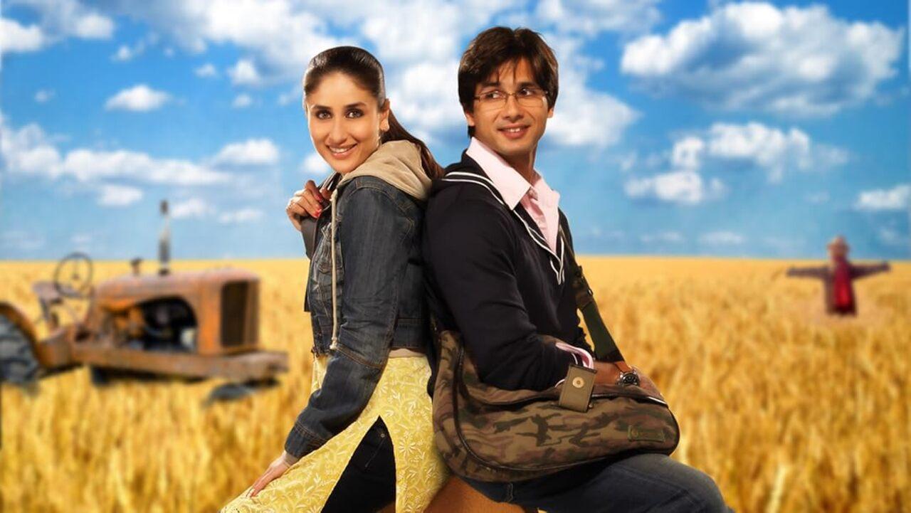 Jab We Met (2007)
A cult favorite, this film tells the story of the free-spirited Geet (Kareena Kapoor) and the introverted Aditya (Shahid Kapoor), showing how love can transform people. This Imtiaz Ali-directed movie perfectly captures the confusions and dilemma of young love. The film is available on Prime Video