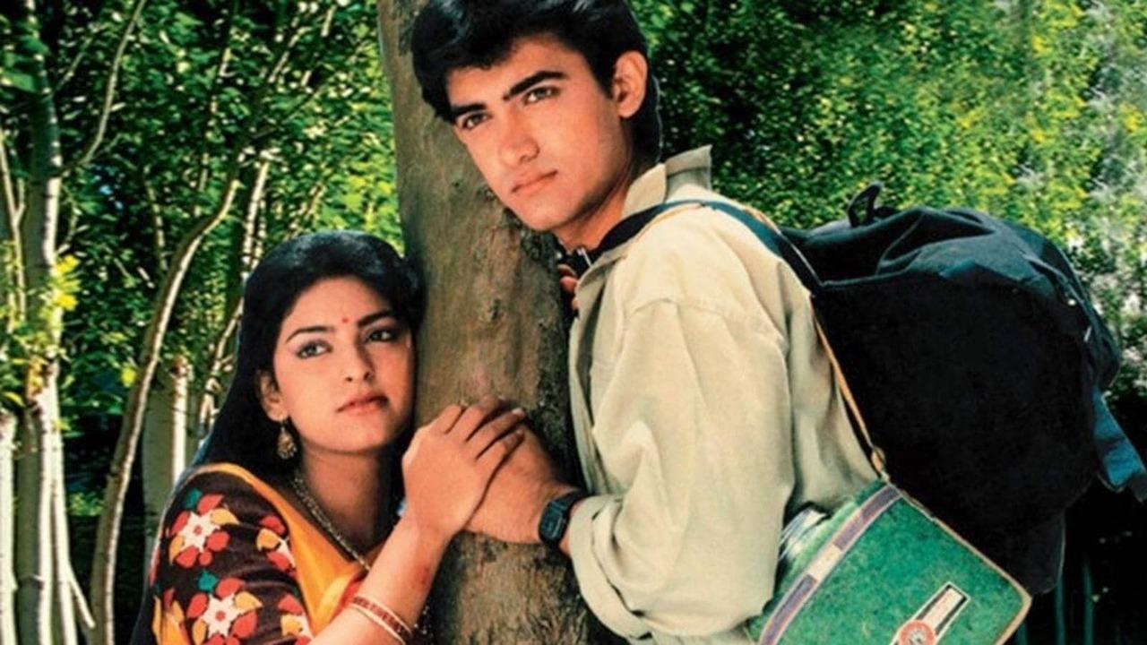 Qayamat Se Qayamat Tak (1988)
Often called Bollywood’s Romeo & Juliet, this tragic love story starring Aamir Khan and Juhi Chawla made them overnight stars. Their characters Raj and Rashmi fall in love despite knowing that their families are enemies. They decide to elope and problems begin to follow. The film is available to watch on YouTube
