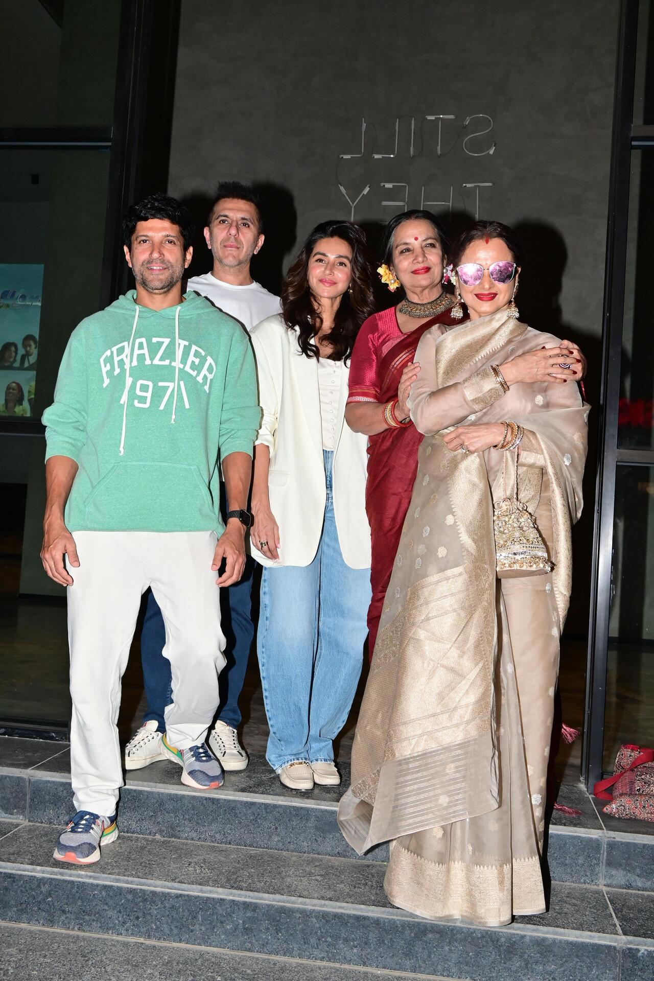 Rekha poses with the team of Dabba Cartel- Shabana Azmi, Farhan Akhtar, Shibani Akhtar and Ritesh Sidhwani