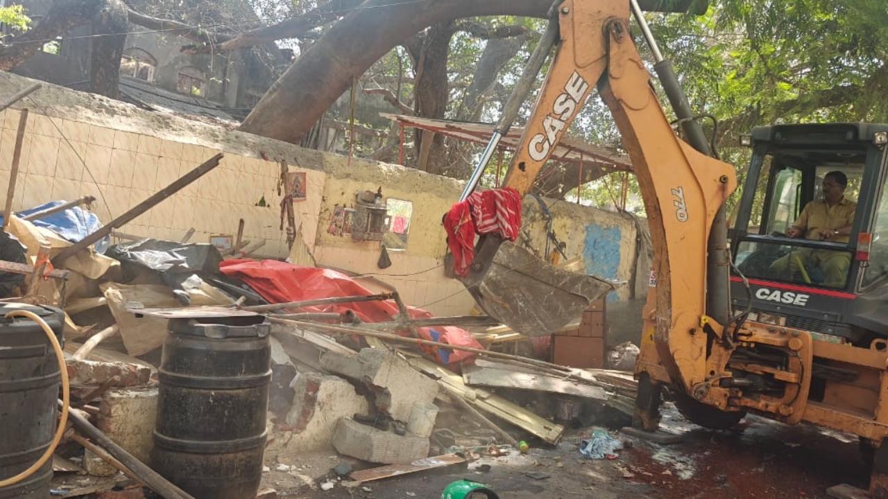 BMC demolishes encroachments on JR Boricha Road near Lower Parel