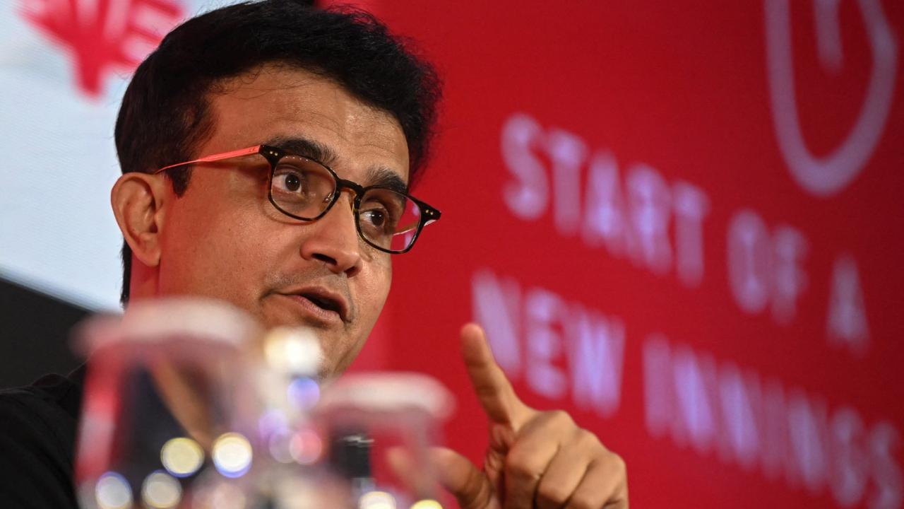 Sourav Ganguly narrowly escapes injury in car accident