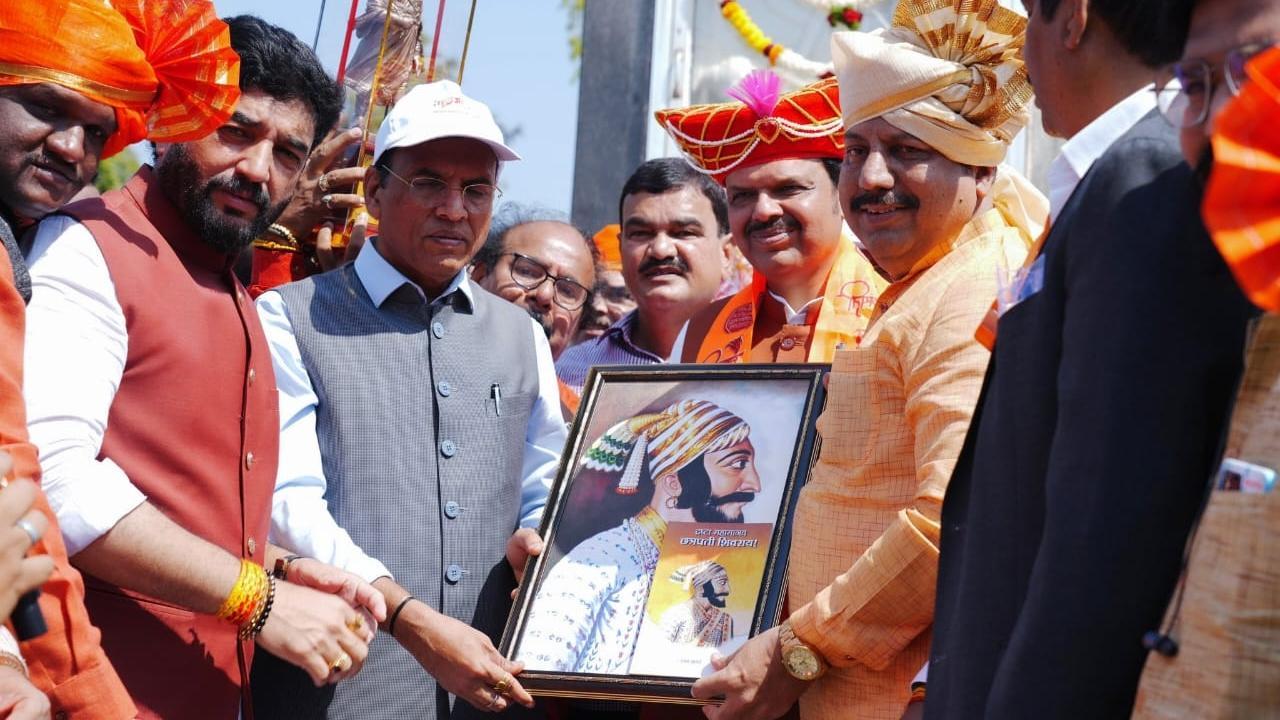 Shivaji Maharaj Jayanti: Union minister Mansukh Mandaviya joins CM Fadnavis in Pune padyatra