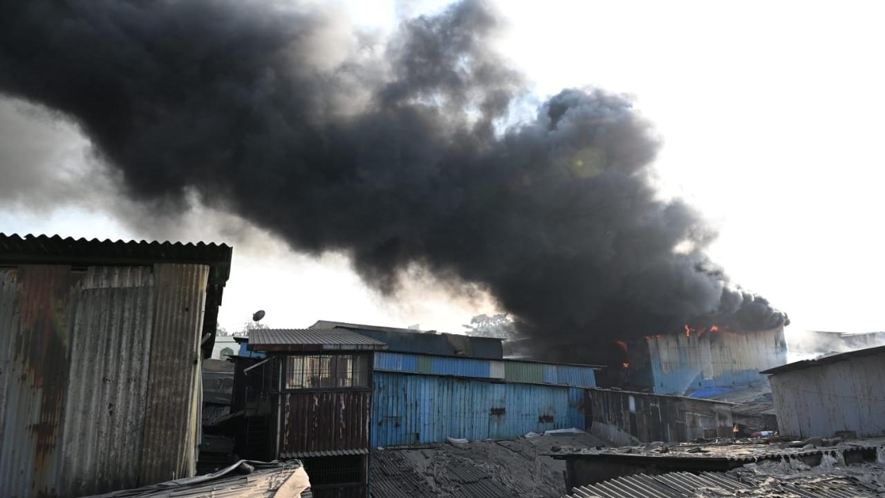 The fire started around 4:20 pm at the scrap shop located near the Equinox building, opposite the scrap market in Kurla West