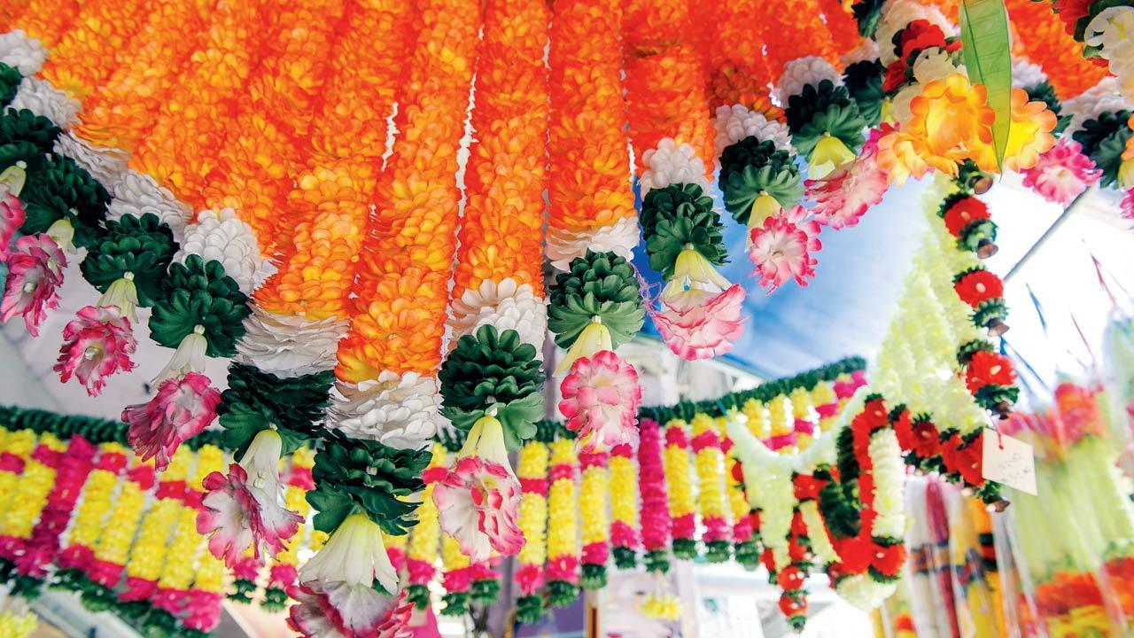 Bombay HC questions Centre on plastic flower ban
