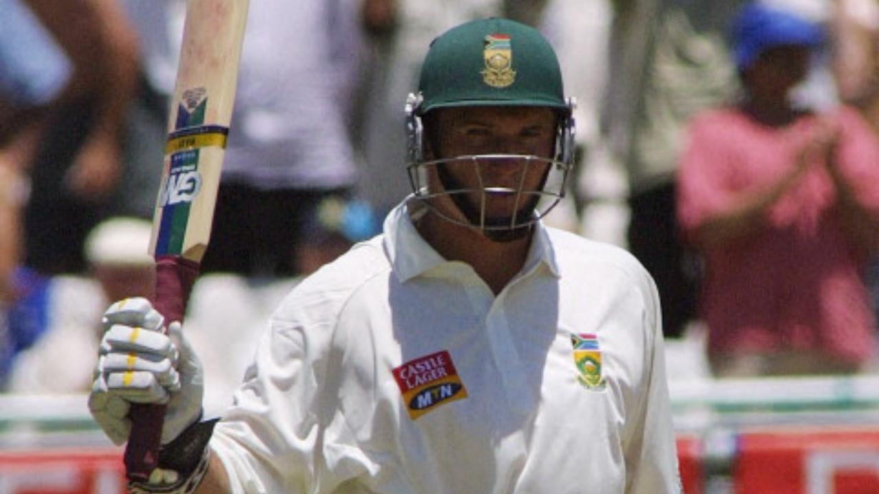 Graeme Smith played a lone hand for South Africa with a brilliant 141, but that wasn't enough as England progressed to the semi-finals with plenty of momentum.