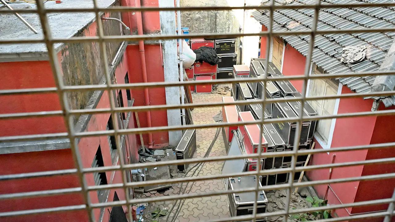 Harsh Chauhan suggested that instead of using diesel generators, the BMC should install an electric meter box to prevent the harmful health effects caused by the fumes. Senior PI Sanjay Gaikwad of DB Marg police station clarified that while the BMC issues shooting permits, police intervene if residents call to report disturbances after 10 pm. Dr Subhas Salunke, former director of Public Health Services, Maharashtra government, warned that sleep deprivation can cause severe health issues, including psychosis and long-term physical ailments.