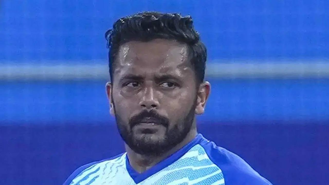 Spain stun indian Men 3-1; Women’s team  beat England 3-2