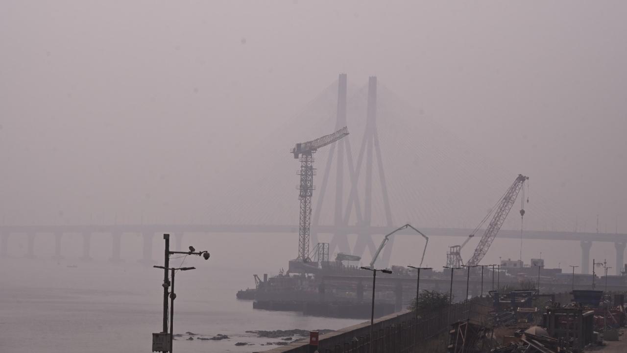 Kandivali, Sion and Vile Parle recorded 'moderate' air quality with an AQI of 120, 168 and 166, respectively