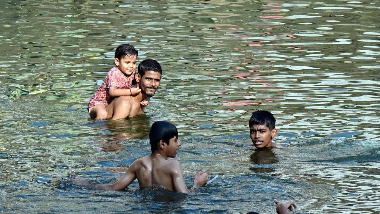 According to the IMD weather bulletin issued on Wednesday, the weather department has predicted 'heatwave conditions in isolated pockets of Mumbai'