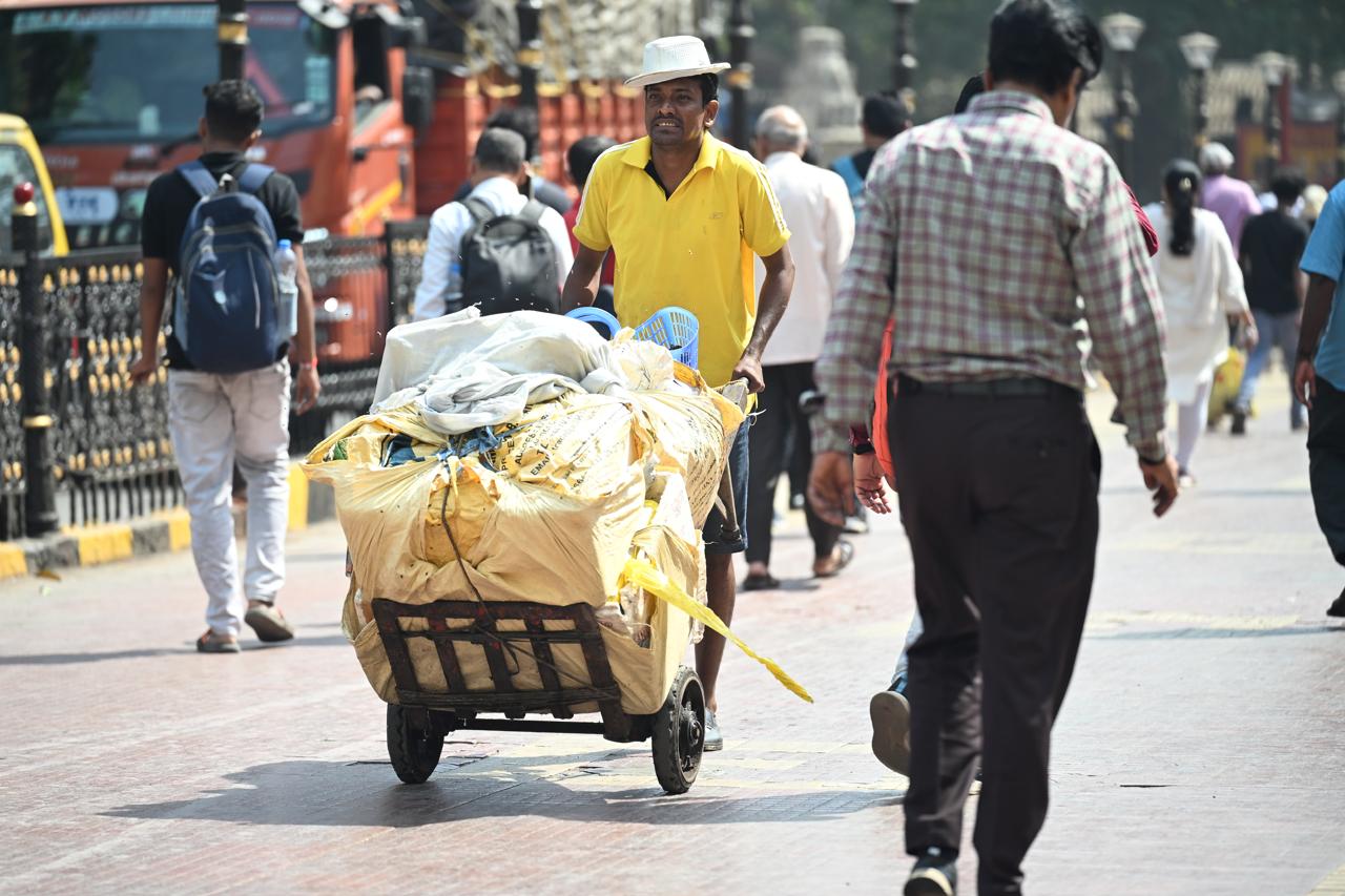 Sindhudurg will experience heightened humidity levels, adding to the discomfort caused by the soaring temperatures. Central Maharashtra, including Pune, Nashik, Kolhapur, and Satara, will remain largely dry, with no heatwave warnings in place.