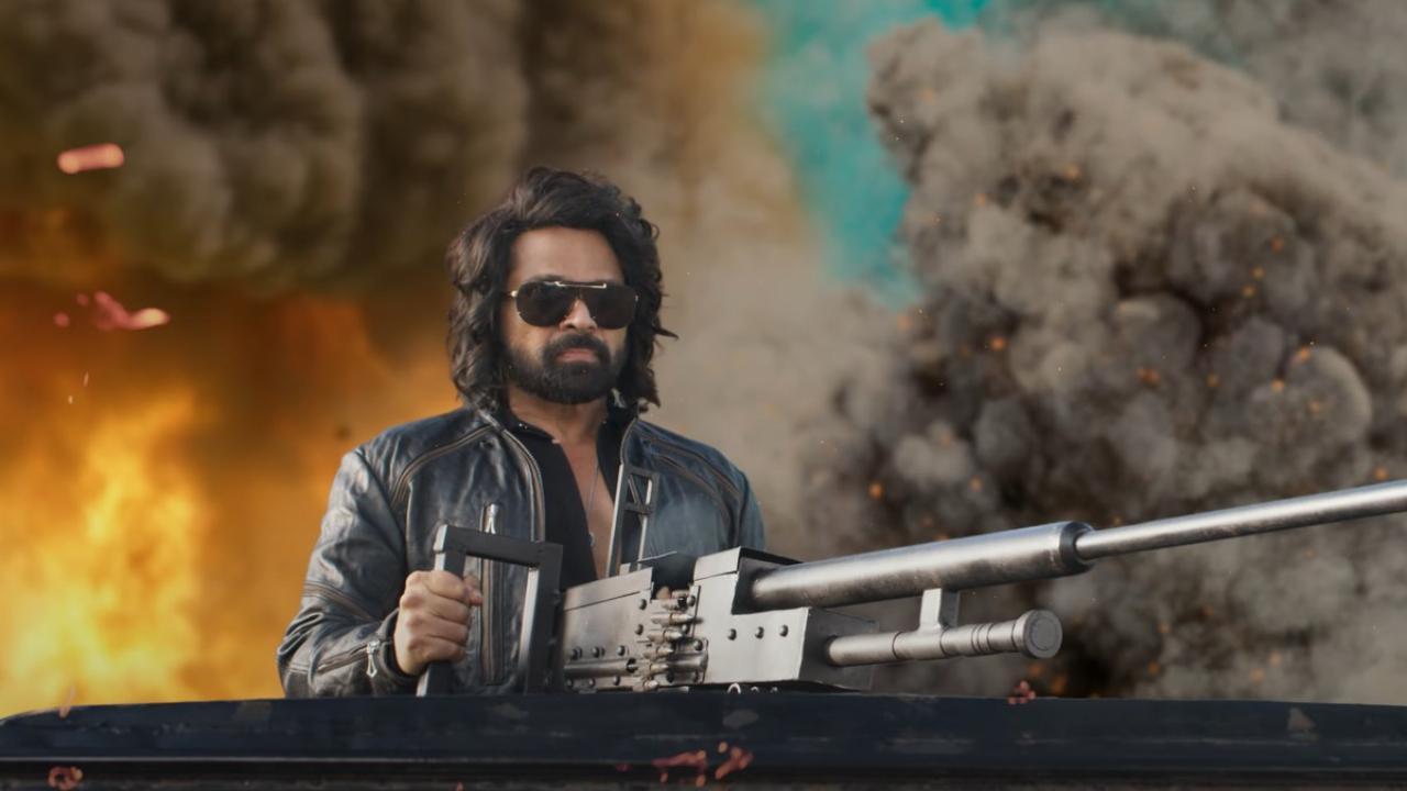 Badass Ravi Kumar: Morning shows see audience whistling and cheering for 'Lord' Himesh Reshammiya's dialogues, watch