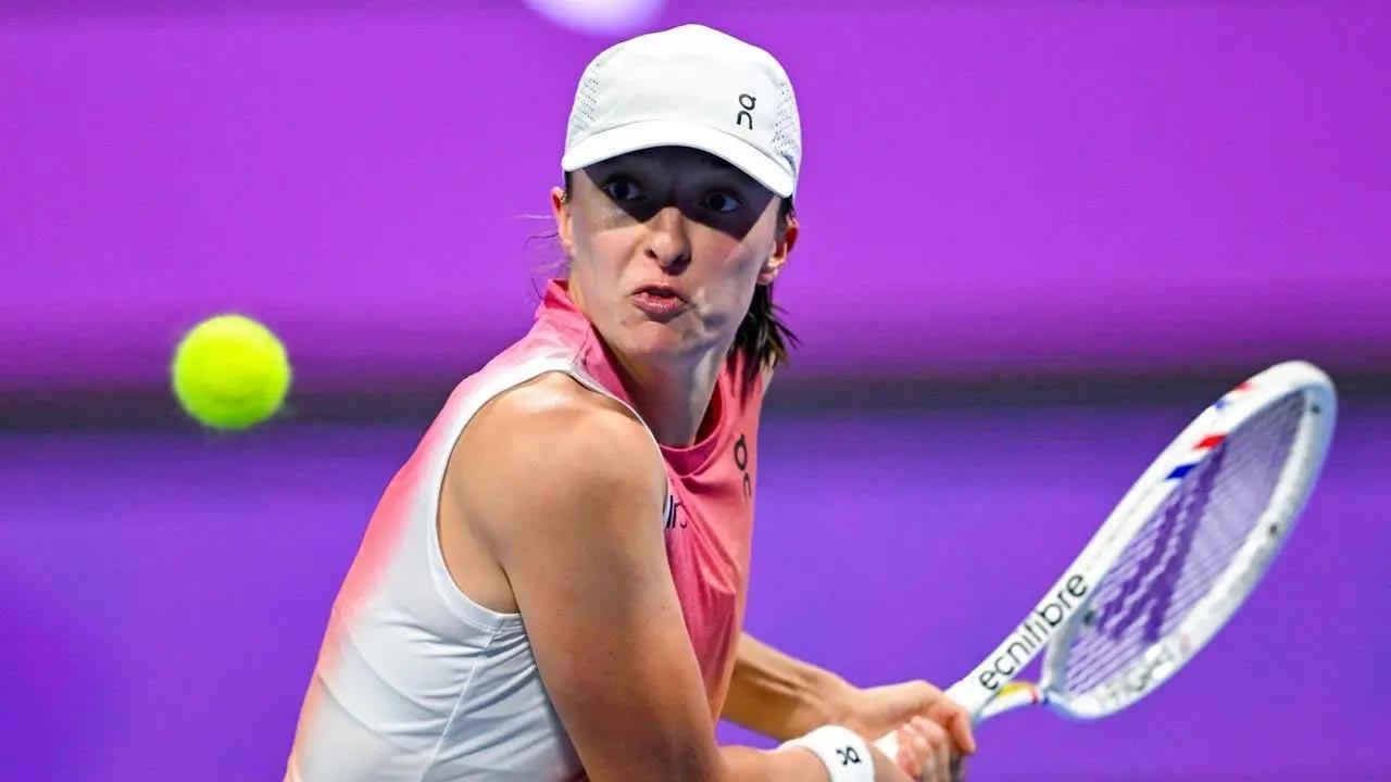 Dubai Open: Swiatek stunned in quarters