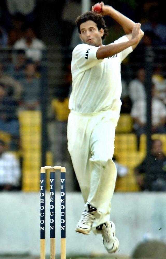 Irfan Pathan’s early strikes rattled Pakistan, but Mohammad Yousuf’s unbeaten 81 guided them to victory, chasing India`s 200-run total