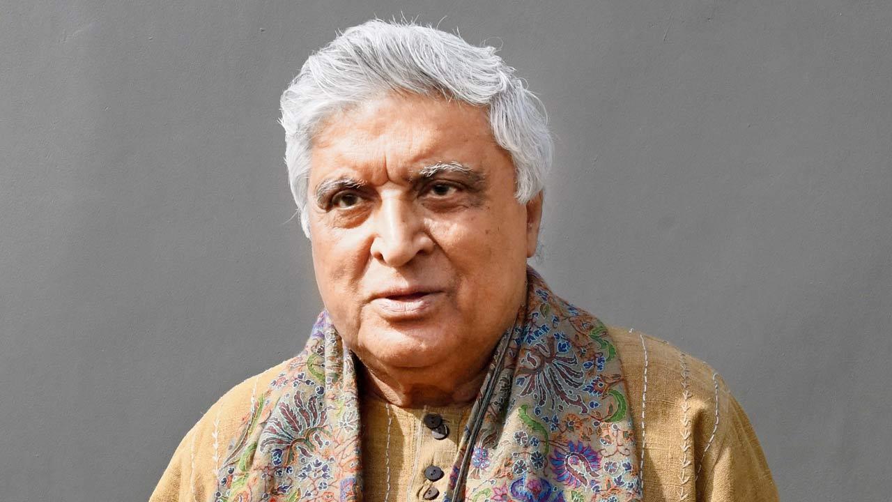 Javed Akhtar releases new book, a collection of dohas, at Jaipur Literature Fest