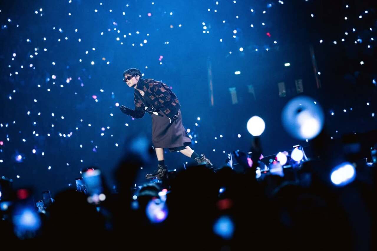He also performed for the Le Gala des Pieces Jaunes charity event at La Defense Arena.