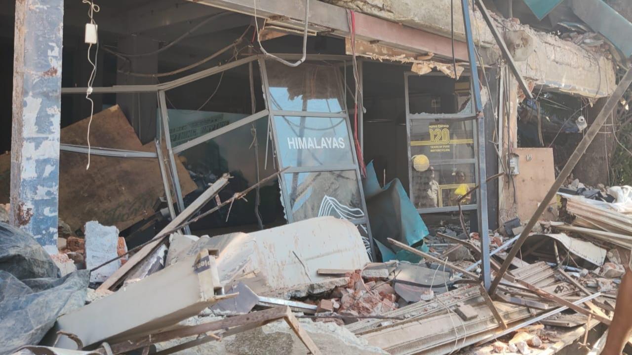 The drive, aimed at easing traffic congestion and improving road infrastructure, led to the removal of several illegal and encroaching structures in the Poisar area, the officials said