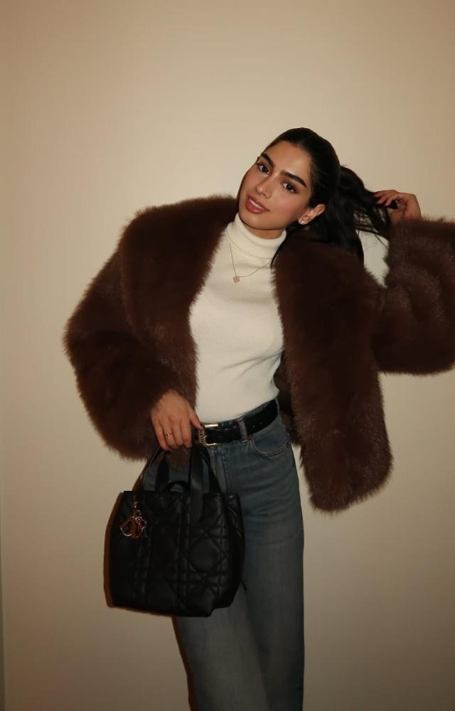 The perfect winter date look is here. It`s simple and classy and quite easy to pull off