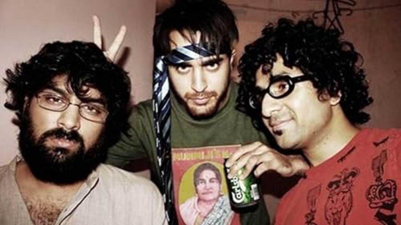 Delhi Belly (2011)
This is one of the most popular films in Kunaal's filmography. He gained recognition as Nitin Berry, a photojournalist entangled in a smuggling racket through this film that also stars Imran Khan and Vir Das