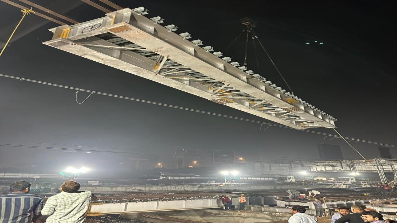 Western Railway completes first phase of rebuilding of bridge between Mahim, Bandra stations in Mumbai
