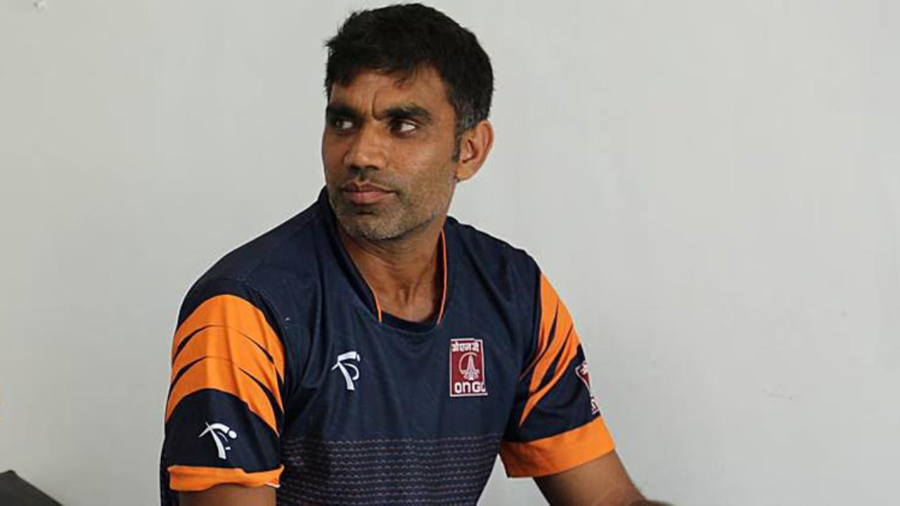 Unfortunately, like many fast bowlers, recurring injuries cut short his promising career. In an interview with The Indian Express, Patel revealed that he almost chose a life as a labourer in Africa before a well-connected local figure, Yusuf Bhai, changed his fate. “He bought me Rs 400-worth shoes and introduced me to a cricket club. Ehsaan rahega zindagi bhar (I will always be grateful). Even today, whenever Yusuf visits from the UK, Munaf ensures he meets him. Kuch bhi kaam hai toh bata dena, bhai (If you ever need anything, just let me know, brother).