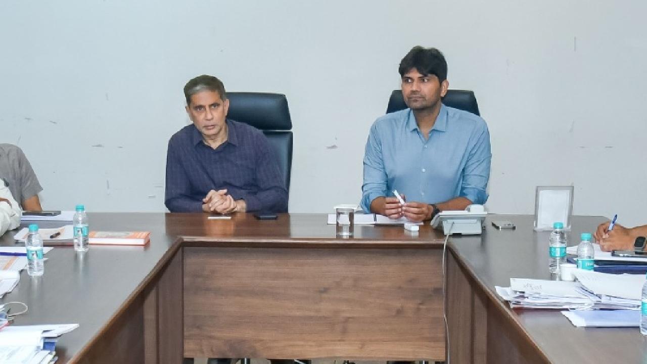 Gagrani underscored that seamless coordination between the BMC and railway authorities at the highest levels is essential to ensure that railway tracks remain free from waterlogging during the monsoon