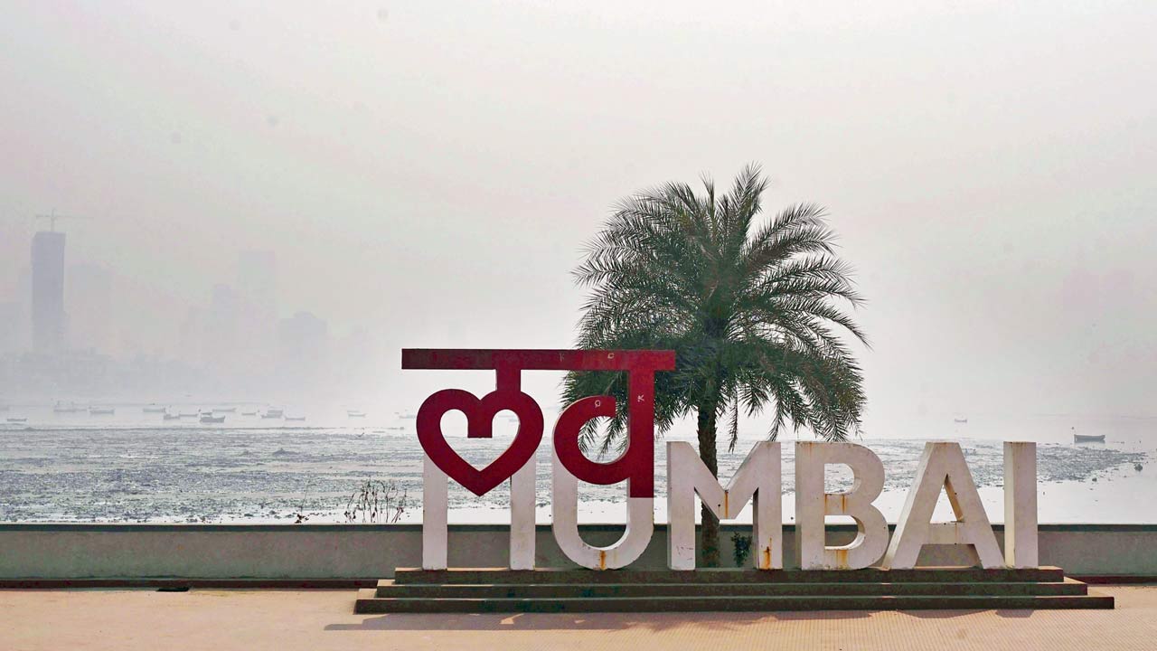 The Mumbai skyline shrouded in a veil of smog. Pic/Ashish Raje