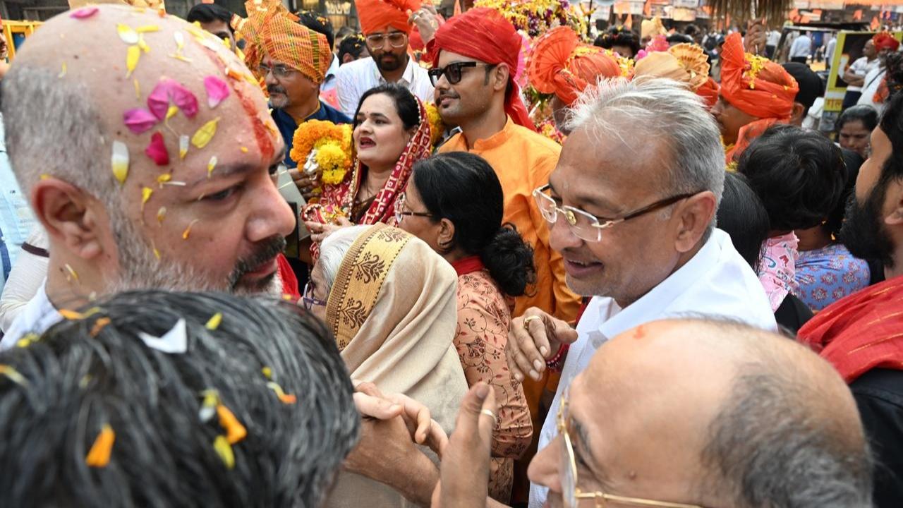 Devotees, both local and from nearby areas, participated in the procession, offering prayers and singing devotional hymns as they made their way towards the temple