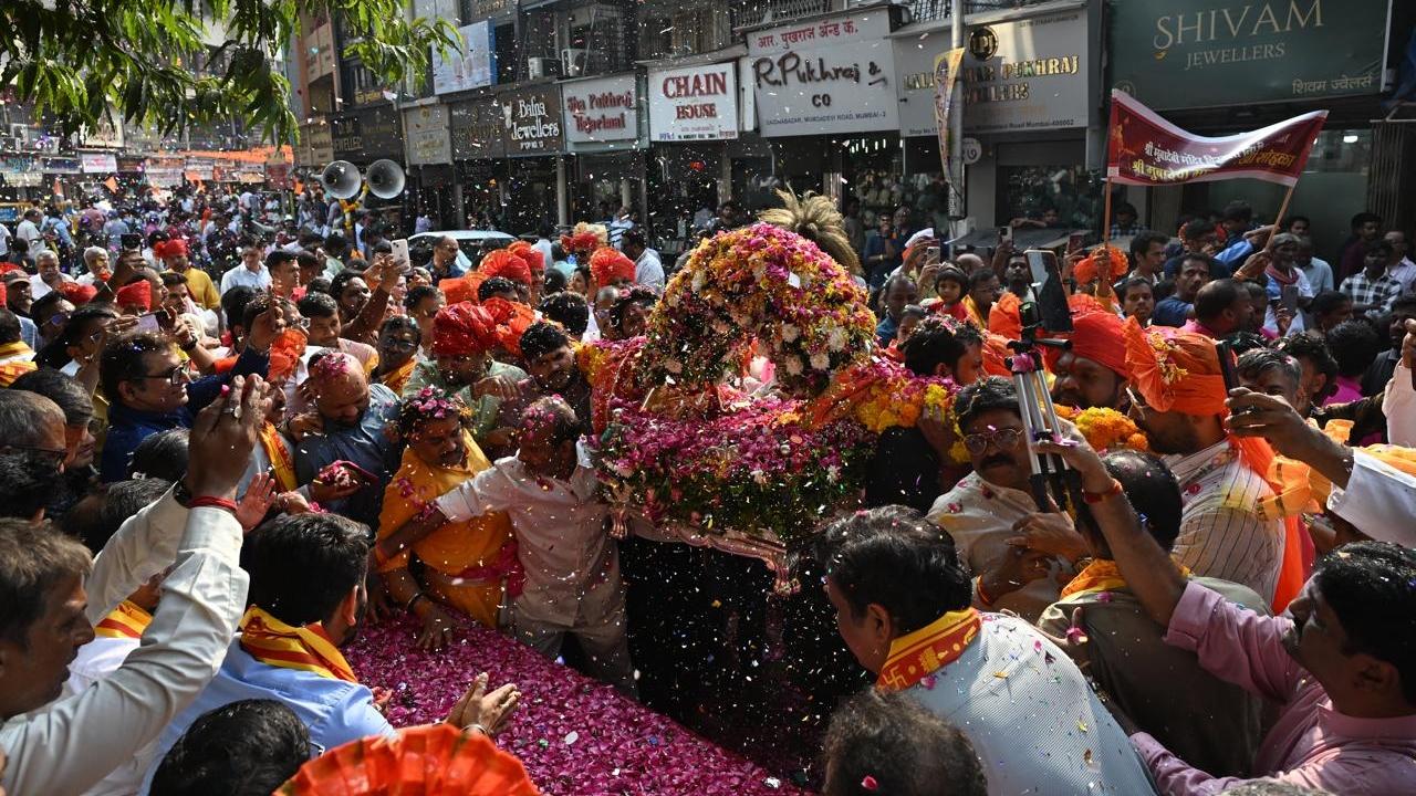 The Vardhapan Divas is considered a significant occasion for the Mumbadevi Temple and its devotees