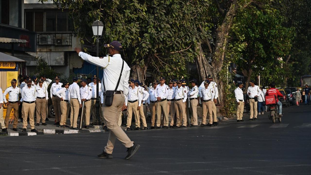 The newly trained officials are set to play a crucial role in improving traffic management across Mumbai’s busiest areas