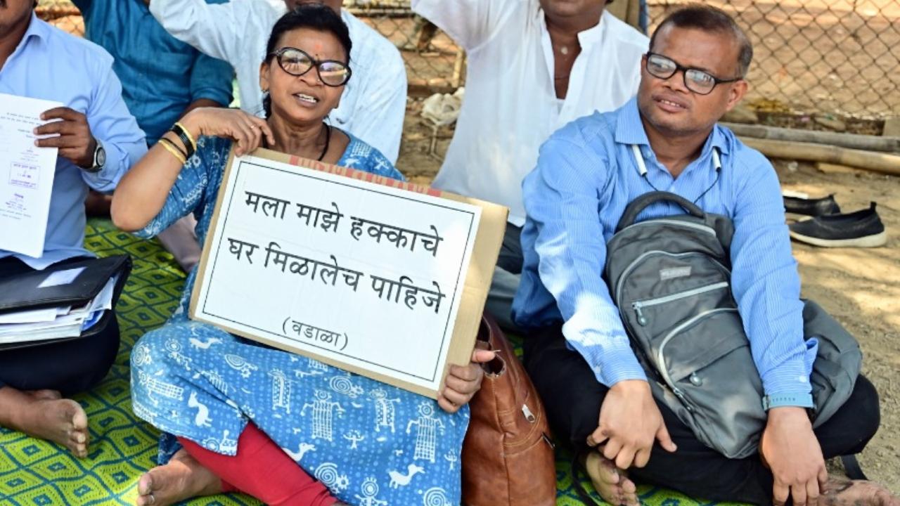The protesters are also calling for greater community participation in the chain hunger strike