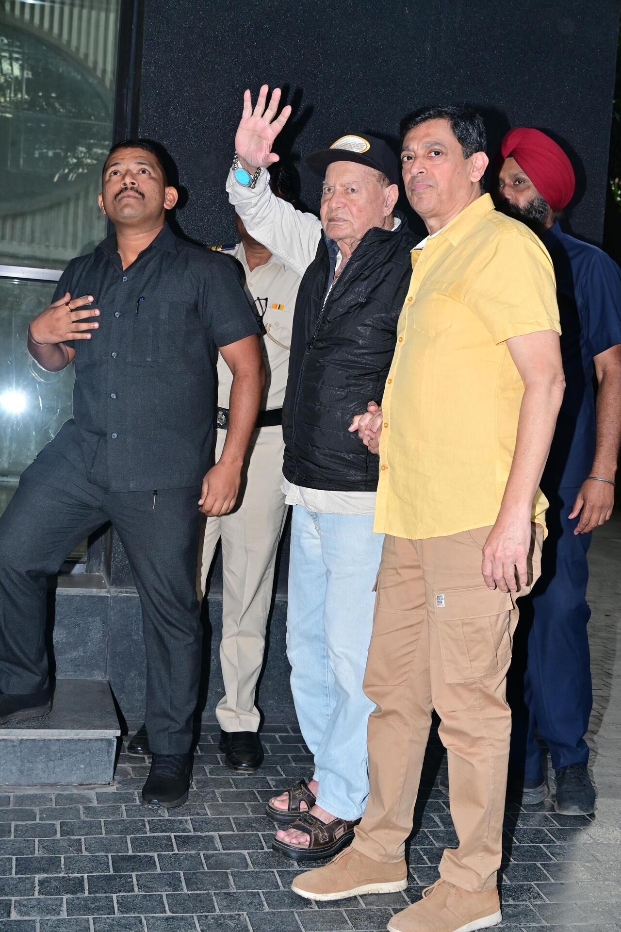 Veteran screenwriter Salim Khan was among the new guests at today's show.