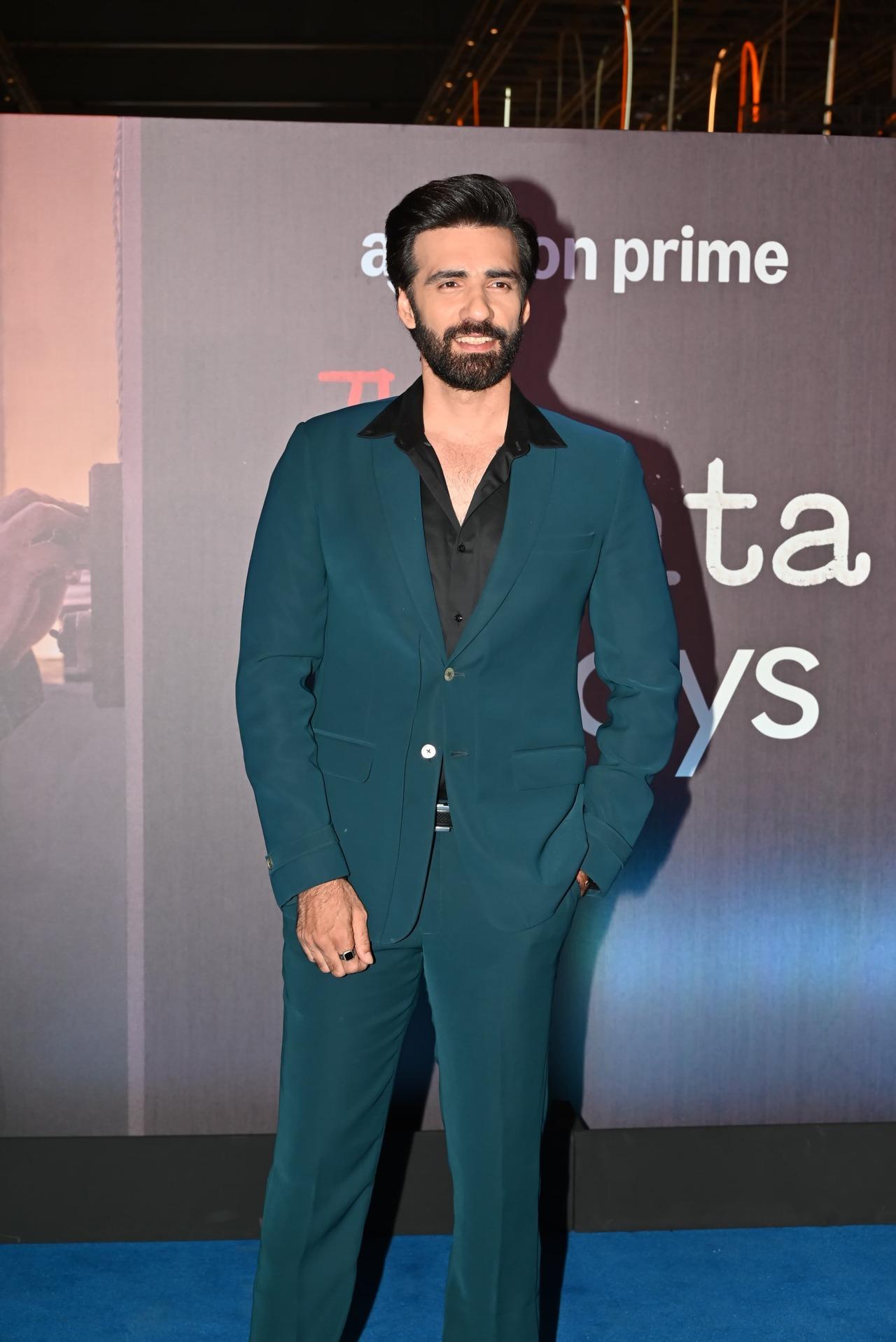 Lead actor Avinash Tiwary arrived in a teal green suit.