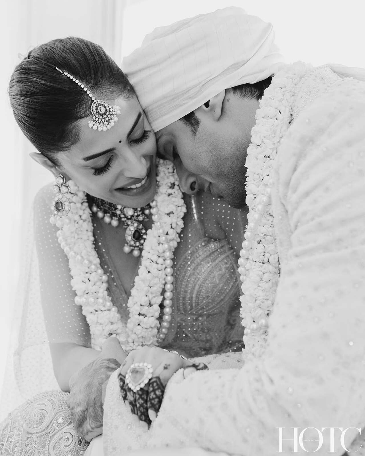 On another hand, Prateik Babbar chose to wear a matching open sherwani, paired with a signature drape shirt and a classic dhoti set. He also added a layered pearl necklace as part of his look.